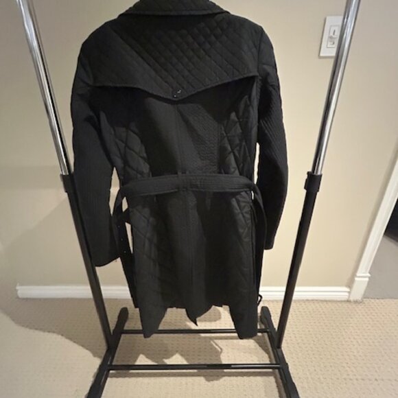 BURBERRY BLACK MEDIUM COAT - Picture 3 of 3